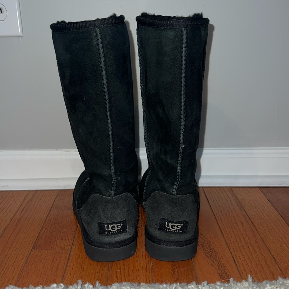 Black Ugg boots